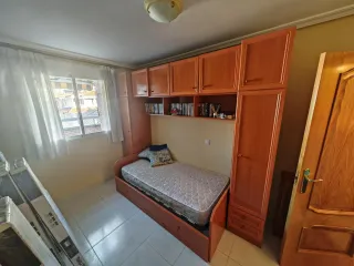 Muebles de salón y dormitorio + decoración