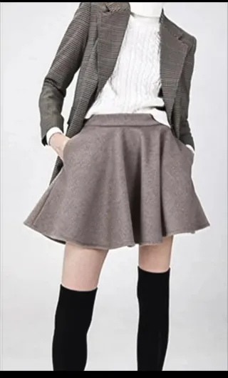 Falda de vuelo beige talla L