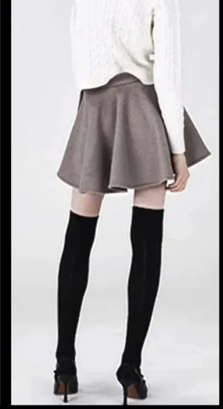 Falda de vuelo beige talla L