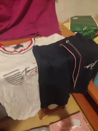 Conjunto Tommy Hilfiger Camiseta y Sudadera