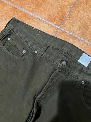 Pantalón Levi's 504 Verde Oliva