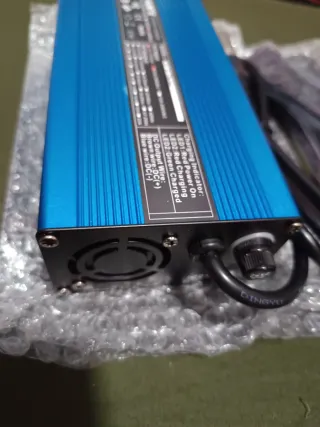 Cargador de batería WATE