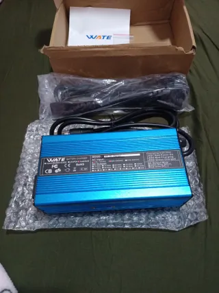 Cargador de batería WATE