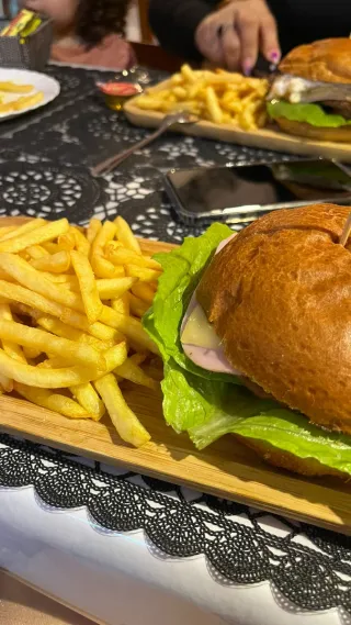 Busco trabajo de camarera