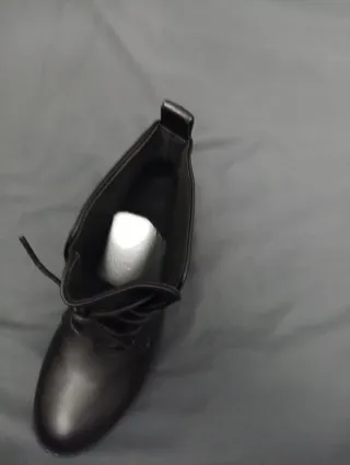 Botines negros con cordones