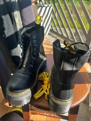 Botas Dr. Martens negras con cremallera