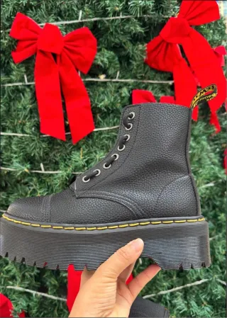 Botas Dr. Martens Negras Plataforma