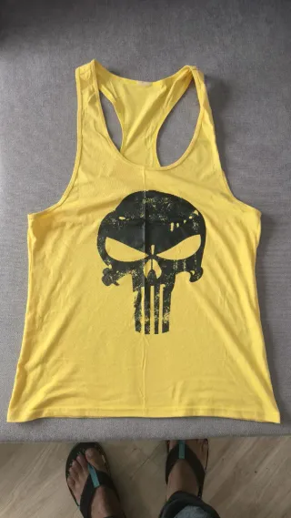 Camiseta Tirantes Punisher Blanca y Amarillo.