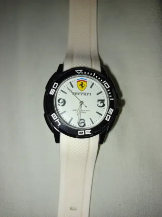 Orologio Ferrari bianco e nero di lusso