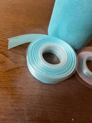 Tulle e nastrini azzurri