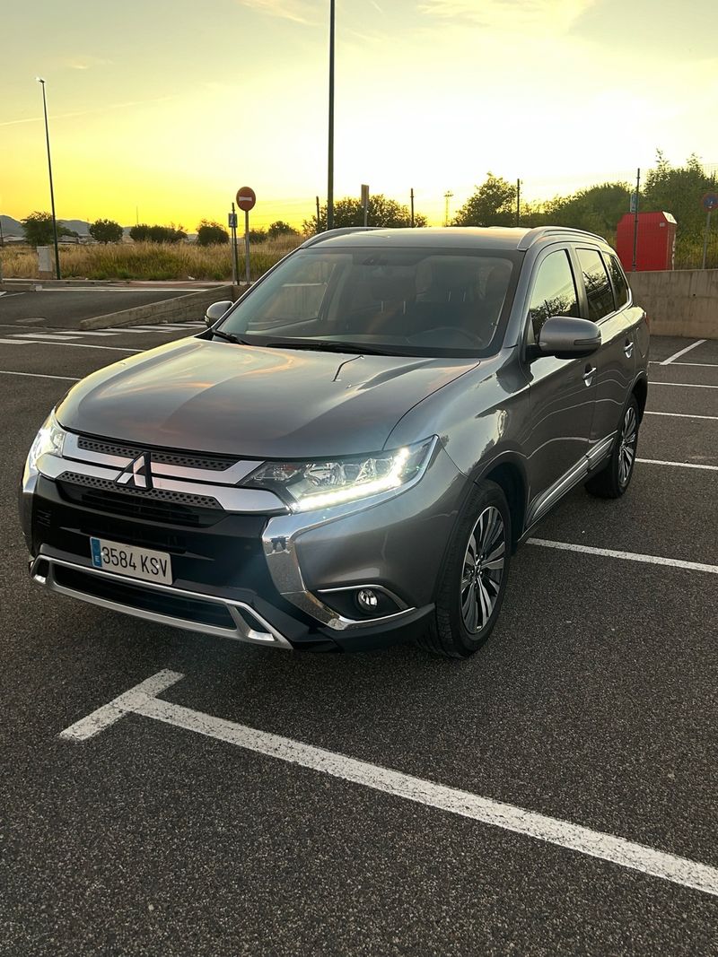 Mitsubishi Outlander 2019 - foto 1
