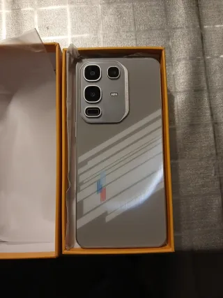 Teléfono móvil, nuevo a estrenar casi.