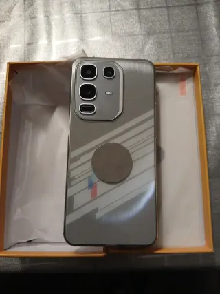 Teléfono móvil, nuevo a estrenar casi.