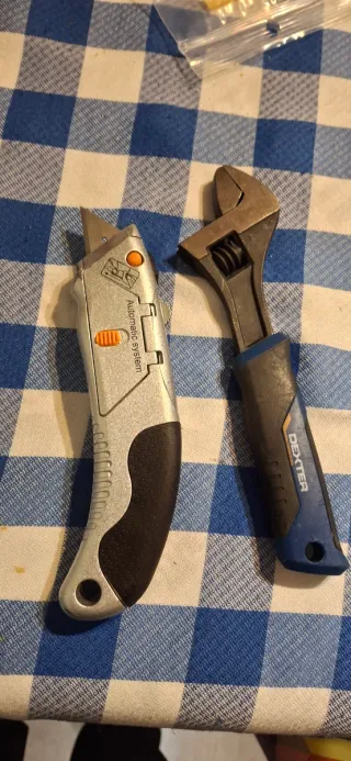 Cuter y Llave Inglesa Dexter