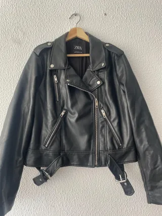 Chaqueta Zara Negra
