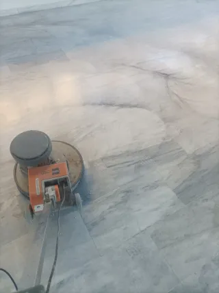 Abrillantadora de suelos 42 cm... 300 negociable,