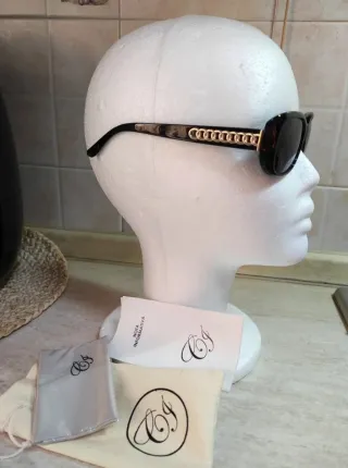 Occhiali da sole donna neri con dettagli oro