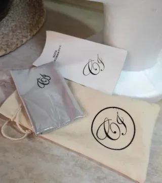 Occhiali da sole donna neri con dettagli oro