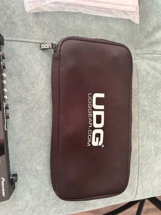 Pioneer RMX-1000 mas funda UDG gratis.