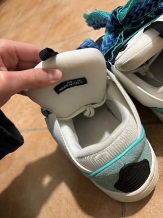 Scarpe da ginnastica bianche e teal tipo balenciag