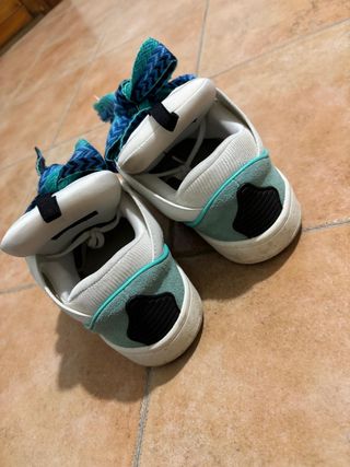 Scarpe da ginnastica bianche e teal tipo balenciag