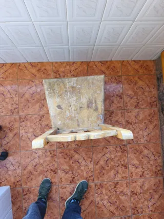 Silla de madera rústica