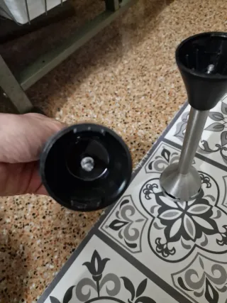 Batidora de mano con accesorio