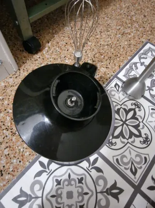 Batidora de mano con accesorio