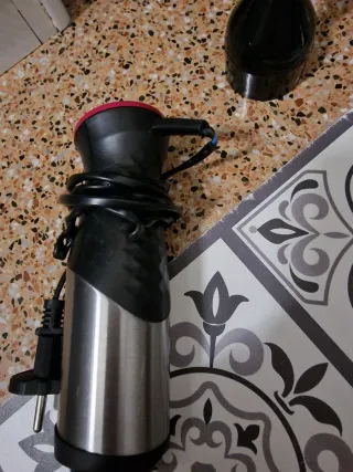 Batidora de mano con accesorio