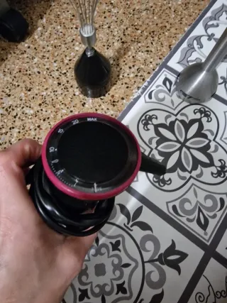 Batidora de mano con accesorio