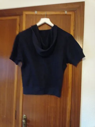 Sudadera corta azul con cremallera