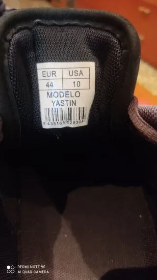 Zapatillas Yumas Negras y Grises