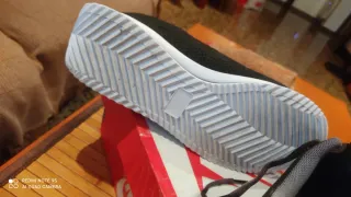 Zapatillas Yumas Negras y Grises