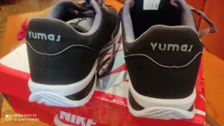 Zapatillas Yumas Negras y Grises