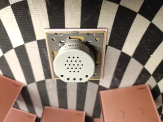 8 Interruptores Dobles Diseño Rosa LIVOLO