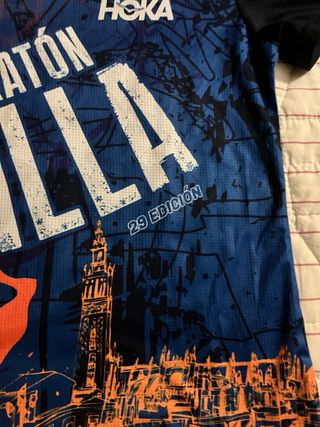 Camiseta Media Maratón Sevilla Hoka