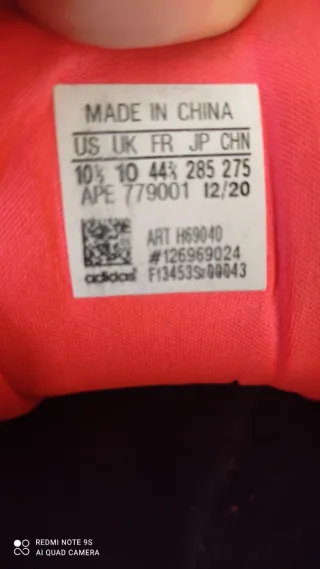 Zapatillas deportivas negras y rosas