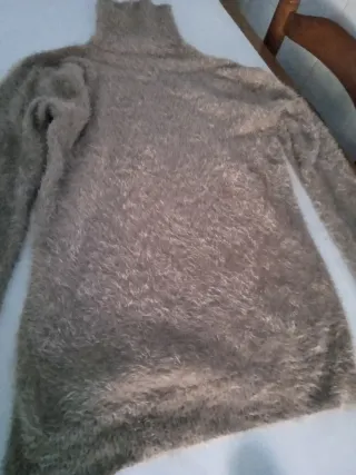 Jersey de pelo marrón cuello alto