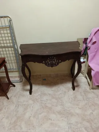 Mesa de madera torneada