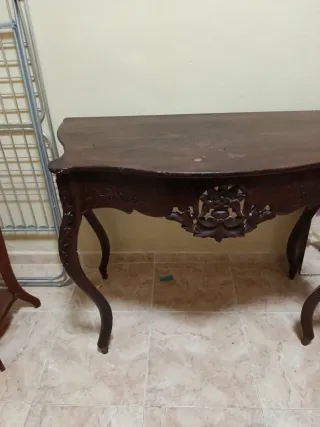 Mesa de madera torneada