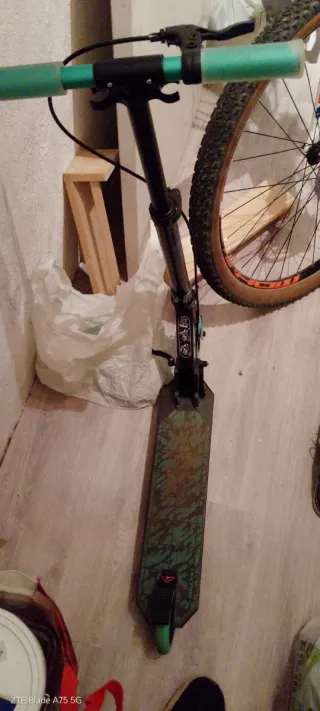 Patinete con freno color verde