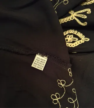 Vestido negro ibicenco bordado