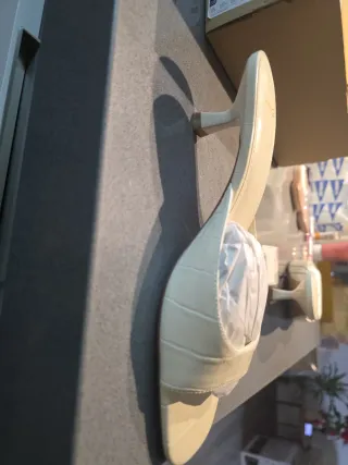 Sandalias Mango Tacón Kitten Blancas