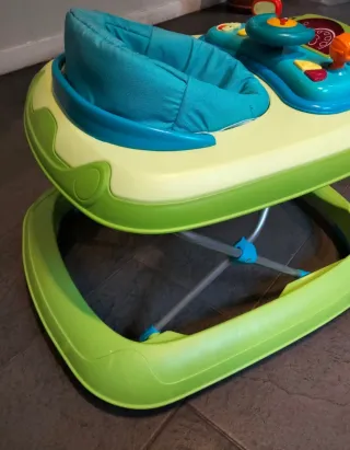 Andador bebé con centro de actividades