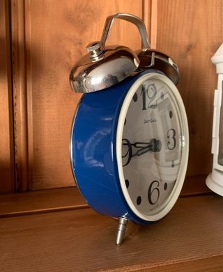 Sveglia da tavolo carica manuale blu