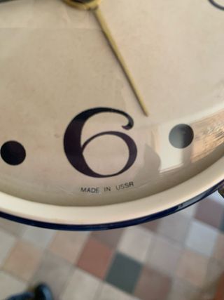 Sveglia da tavolo carica manuale blu