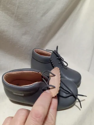 Botitas de piel grises