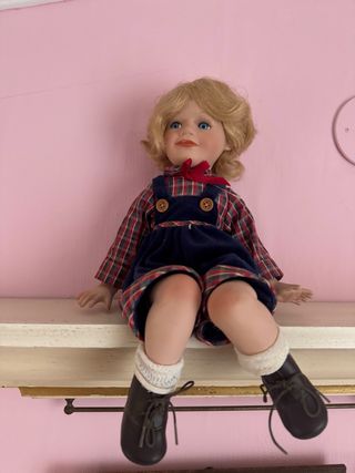 Bambola porcellana con vestito a quadri