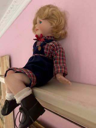 Bambola porcellana con vestito a quadri