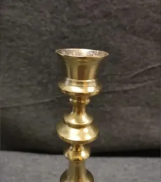 Candelabro de bronce. SIN PAREJA